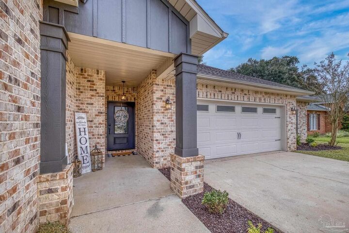 Property Photo: 5442 Southlake Dr FL 32571