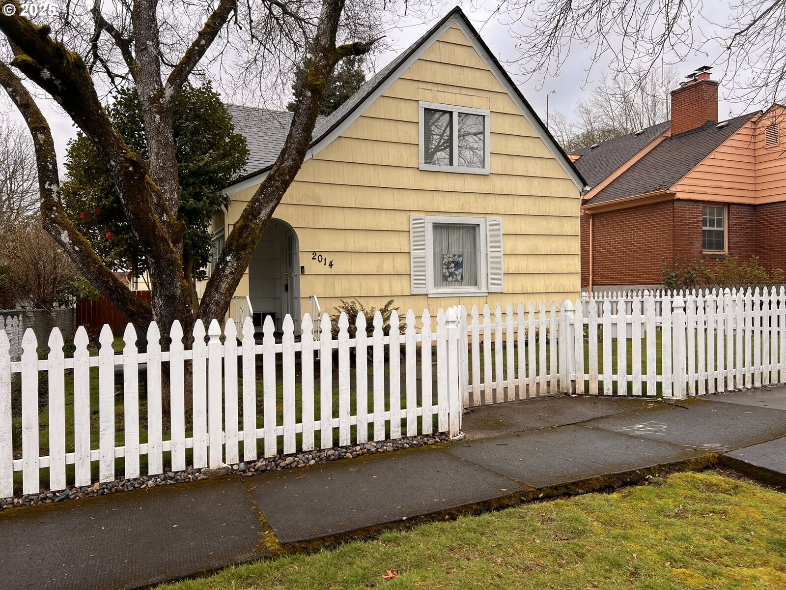 Property Photo: 2014 E St WA 98663