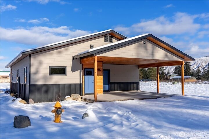 Property Photo: 7 Round Rock Lane WA 98862