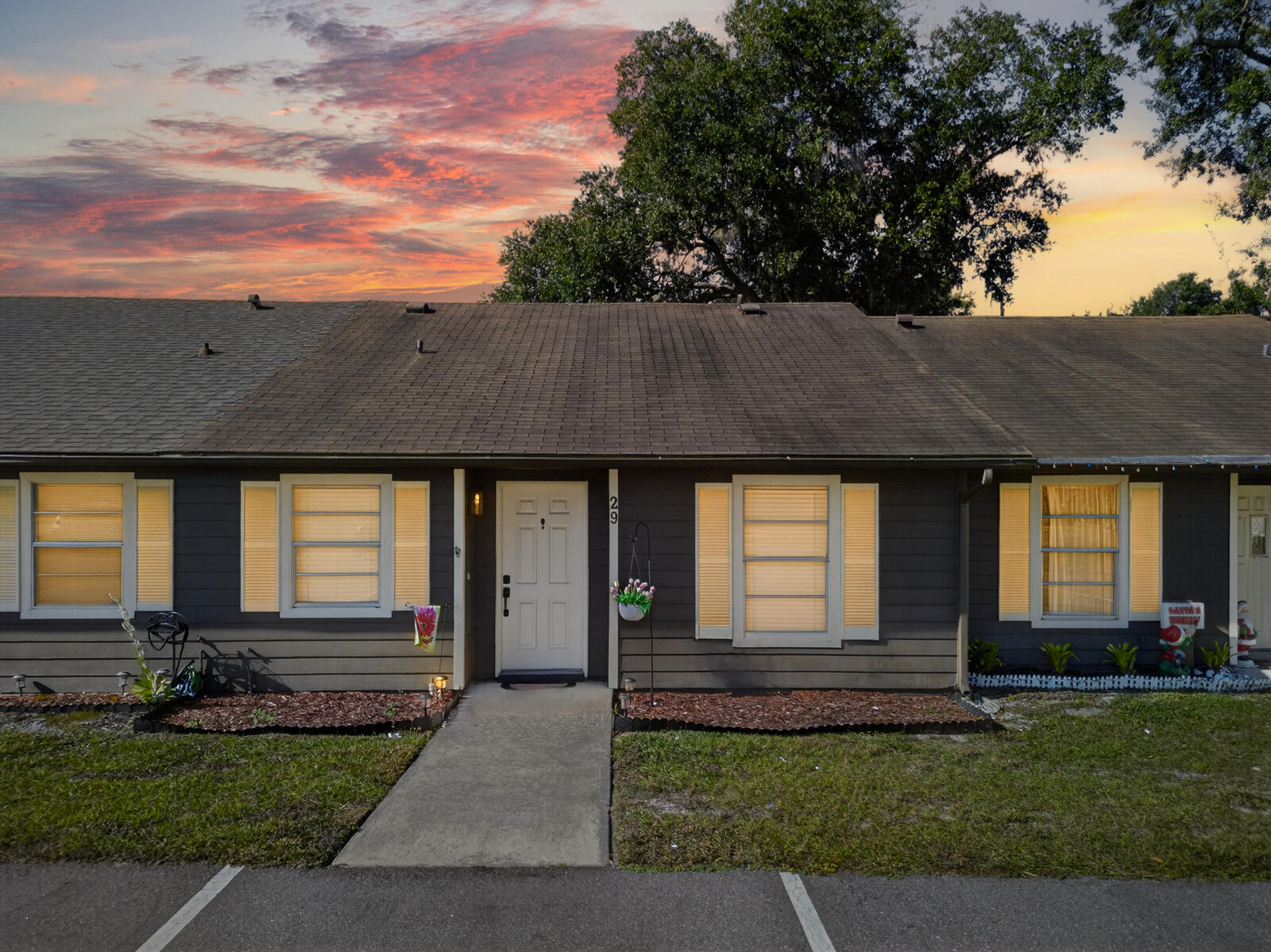 Property Photo: 29 Sandalwood Court FL 32765