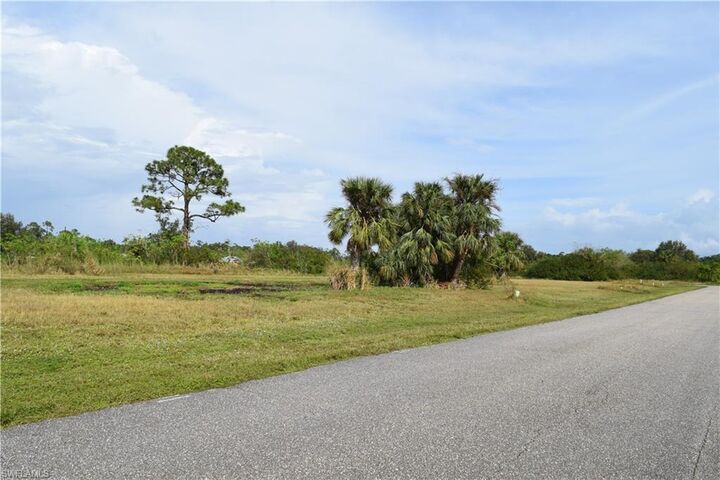 Property Photo: 2137 NE 27th Street FL 33909