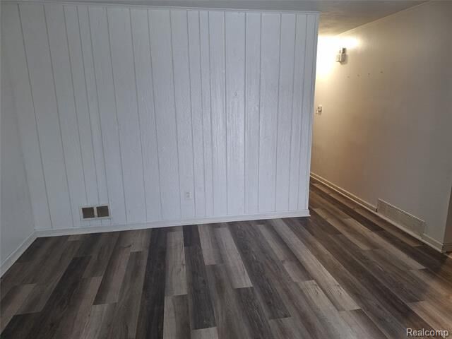 Property Photo:  27028 Dartmouth Street  MI 48071 