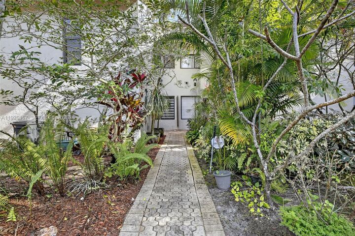 Property Photo:  9703 N New River Canal Rd 103  FL 33324 