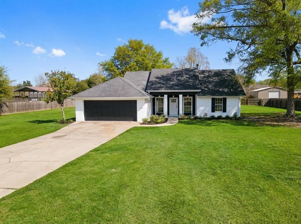 Property Photo: 2720 Twin Oaks Road LA 70663