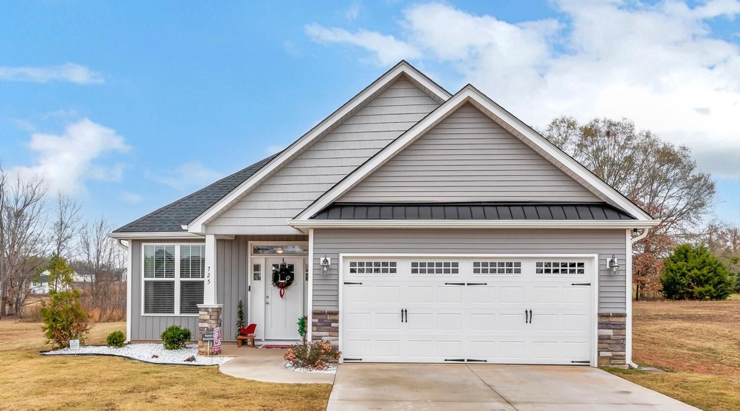 Property Photo:  725 E Osprey Lane  SC 29330 