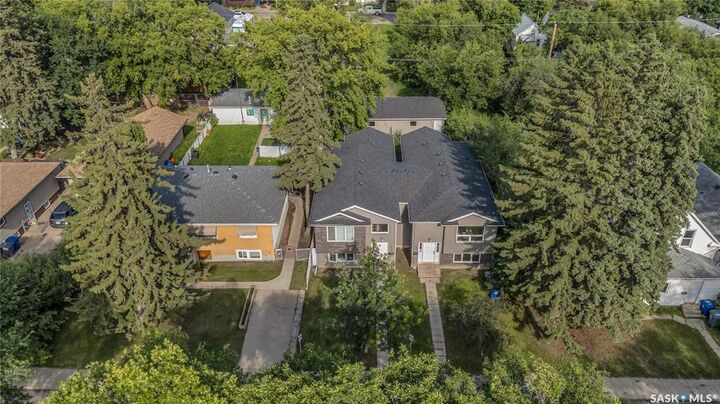 Property Photo:  432 S Avenue S  SK S7M 3A4 