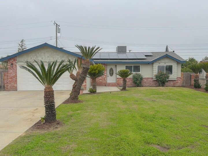 1400 W Oakland Avenue  Tulare CA 93274 photo