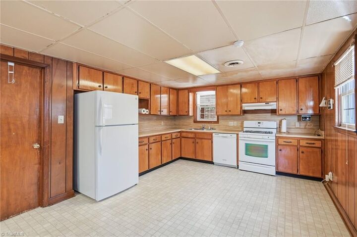 Property Photo:  3430 Rolling Road  NC 27265 