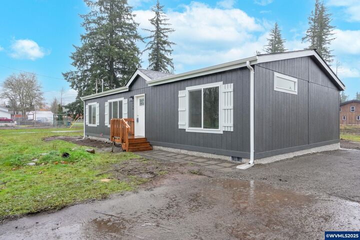 Property Photo: 124 Santiam St St OR 97346