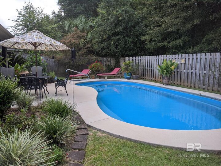 Property Photo: 1102 Crown Walk Drive AL 36535