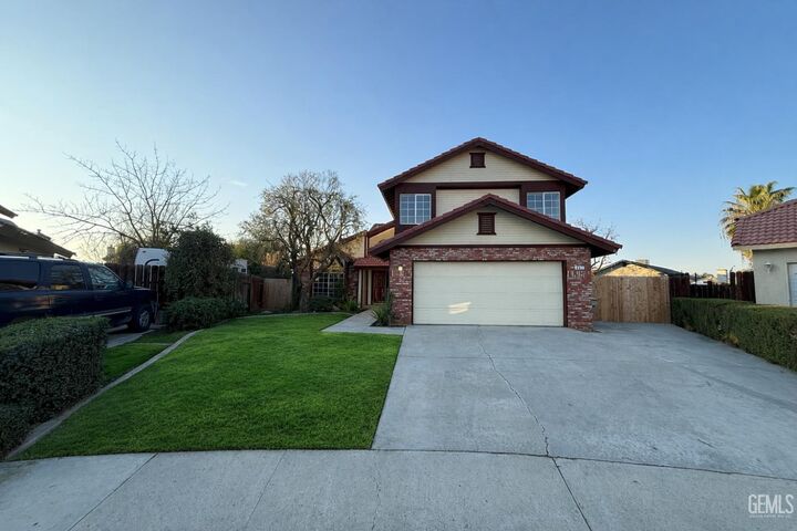 Property Photo:  601 Las Arenas Court  CA 93314 