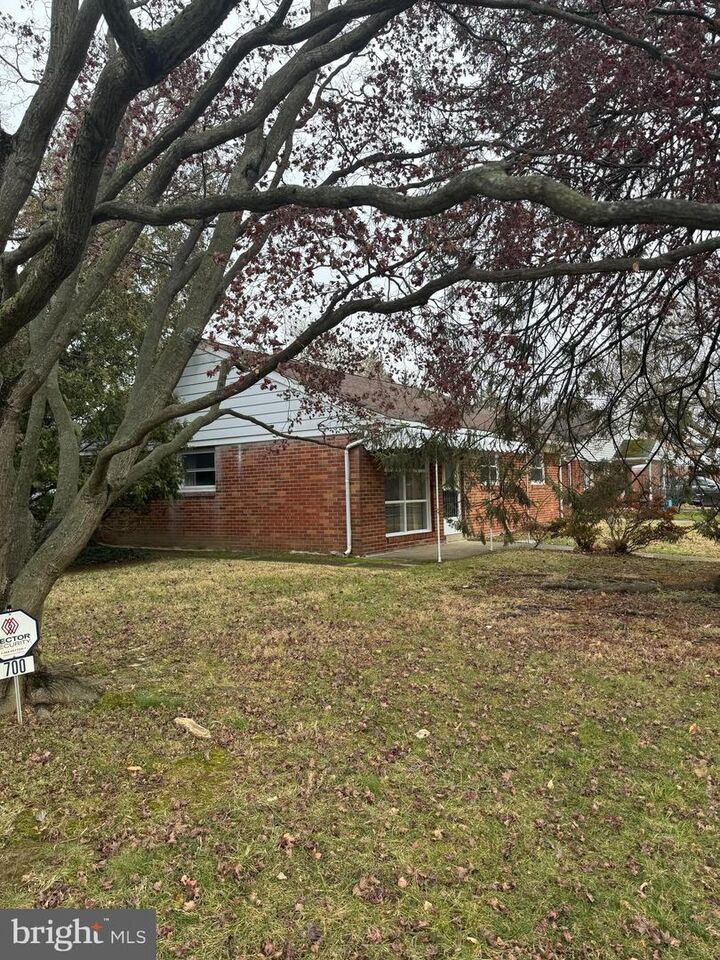 Property Photo:  700 Shawmont Avenue  PA 19128 