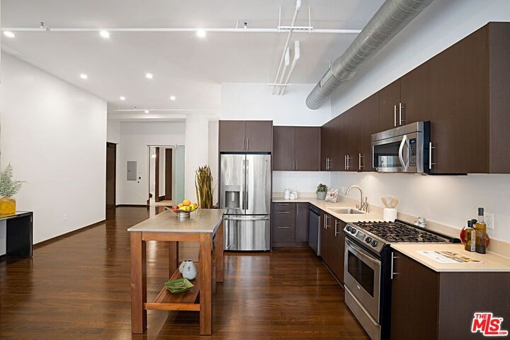 Property Photo: 1645 Vine St CA 90028