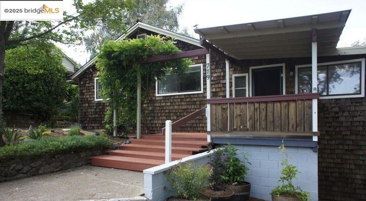 Property Photo: 719 Barretta St CA 95370