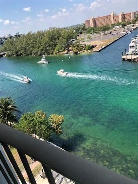 Property Photo: 1609 N Riverside Dr 902 FL 33062