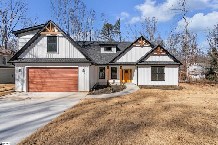 Property Photo: 107 Circle Drive SC 29689