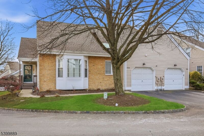 Property Photo: 254 Crescenzi Ct 254 NJ 07052
