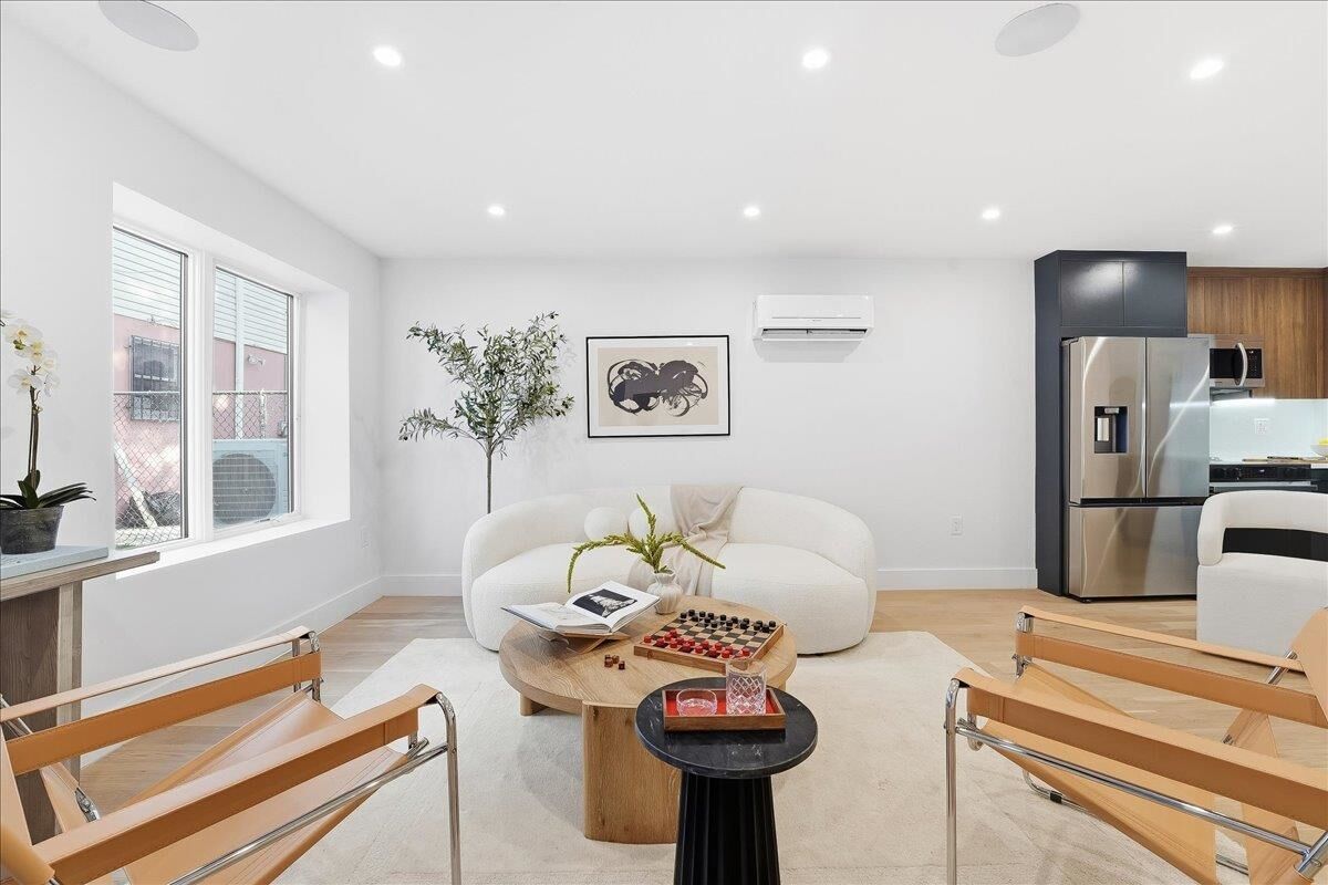 Property Photo:  105 Laidlaw Ave 4  NJ 07306 