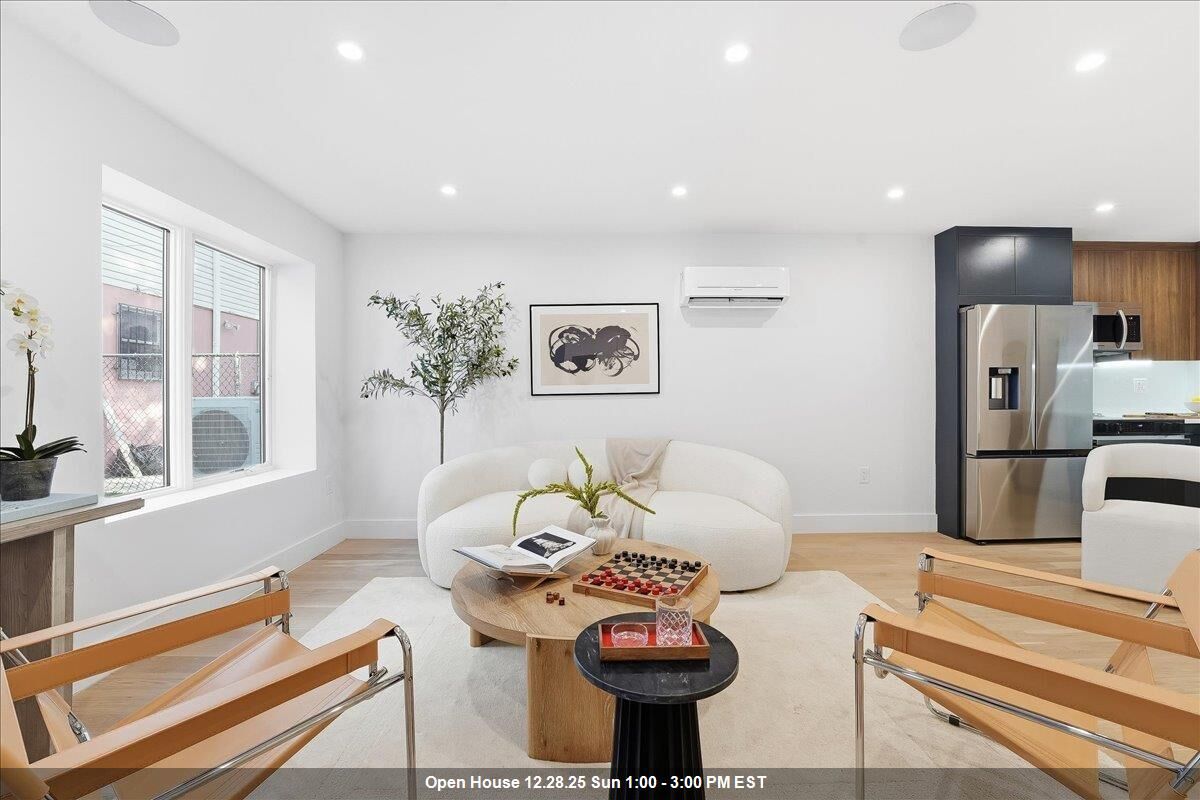 Property Photo:  105 Laidlaw Ave 4  NJ 07306 