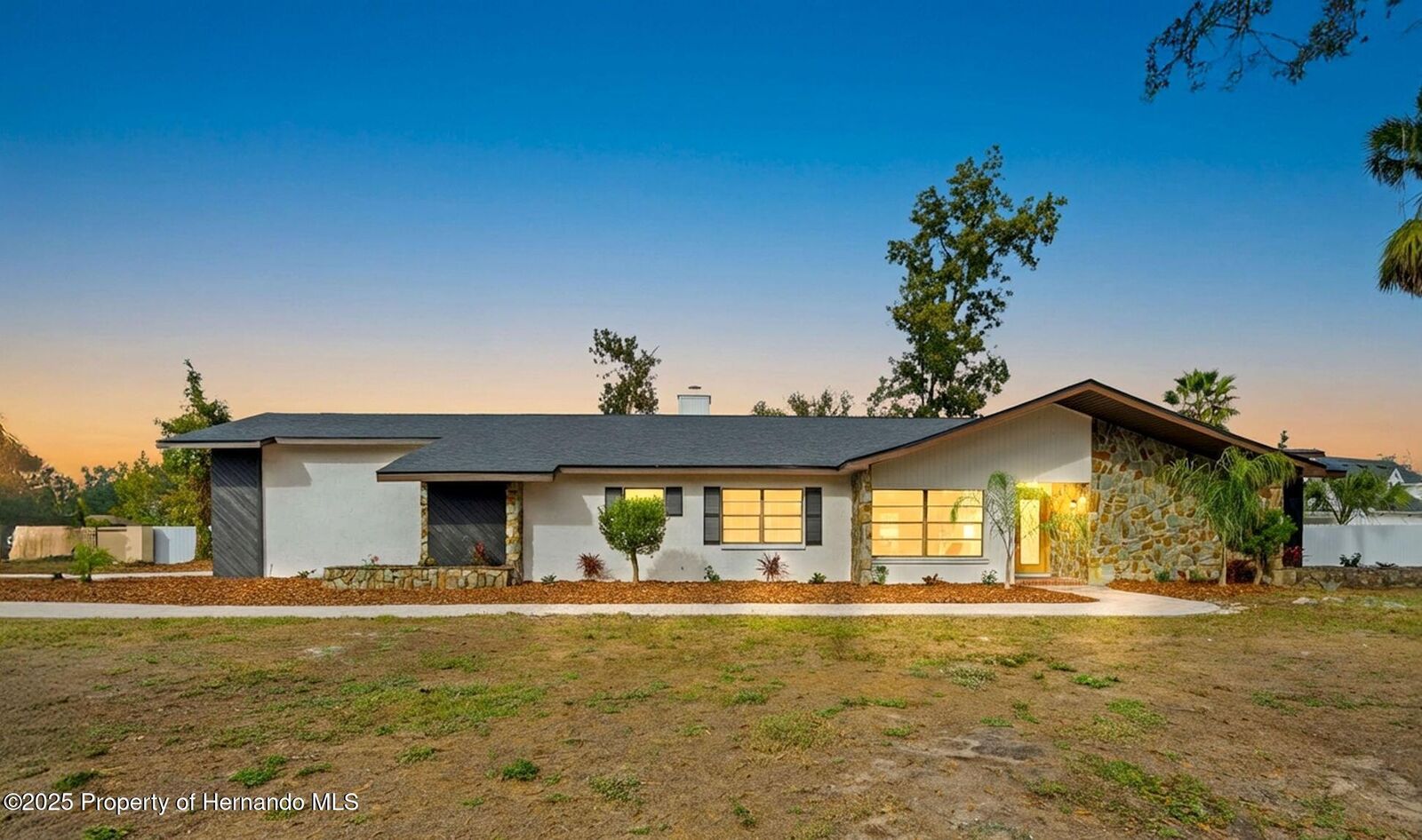 Property Photo: 916 River Rapids Avenue FL 33511