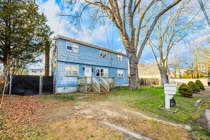 Property Photo:  6 Sportsman Court  NY 11967 