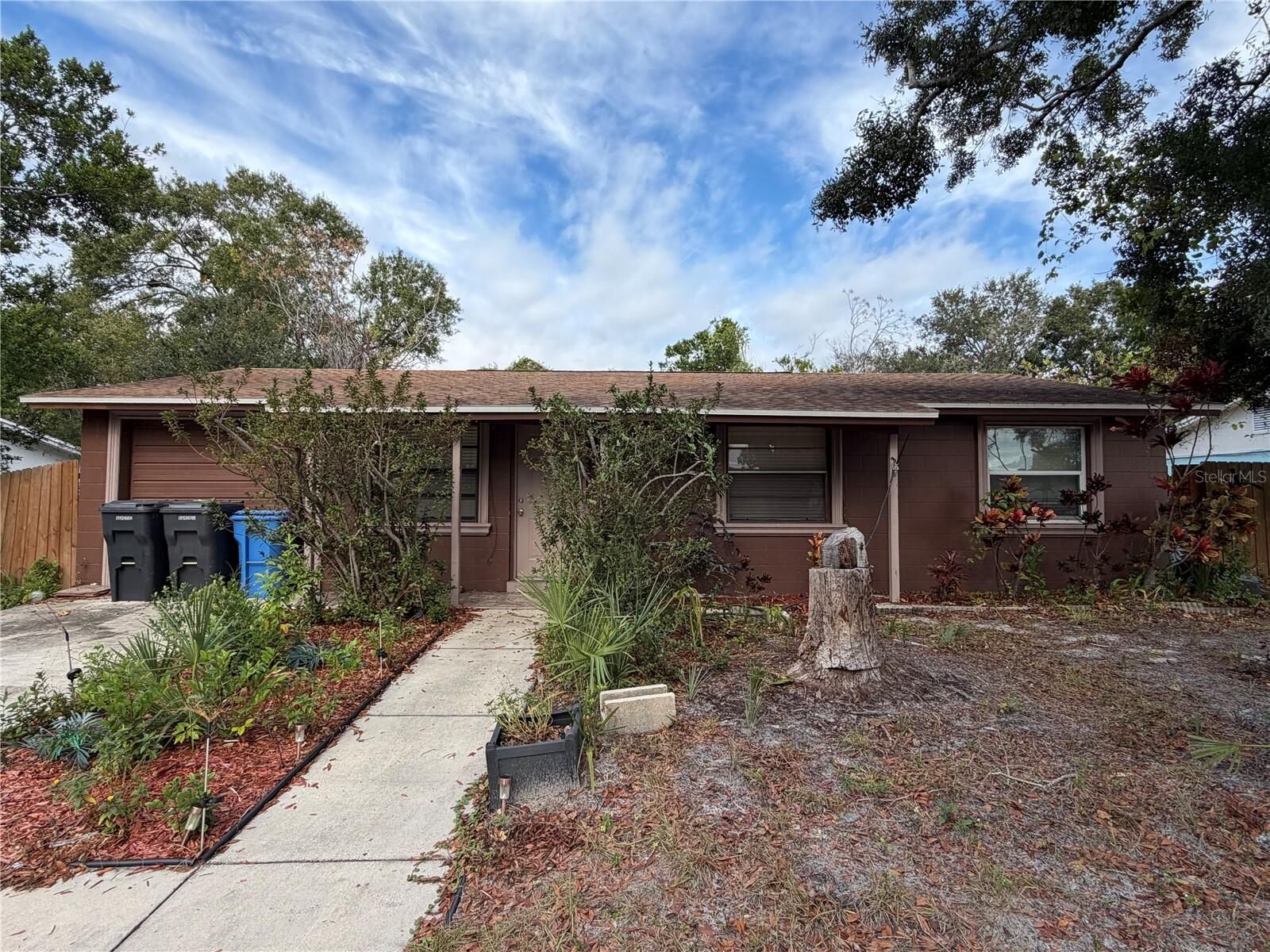 Property Photo:  6513 Runningwoods Drive  FL 33634 