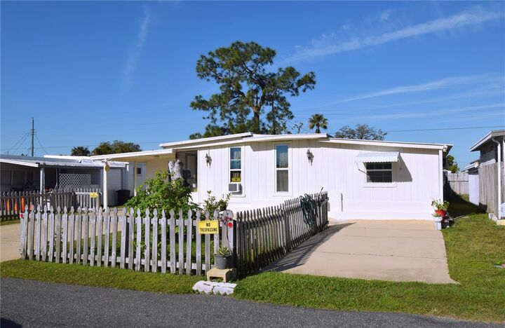 Property Photo:  2113 Lullaby Drive  FL 34691 