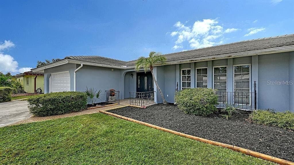 Property Photo: 7440 Blaine Way FL 34231
