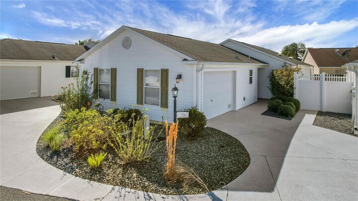 Property Photo: 438 Grovewood Place FL 32162