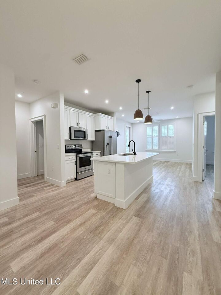 Property Photo: 2501 Bienville Boulevard MS 39564