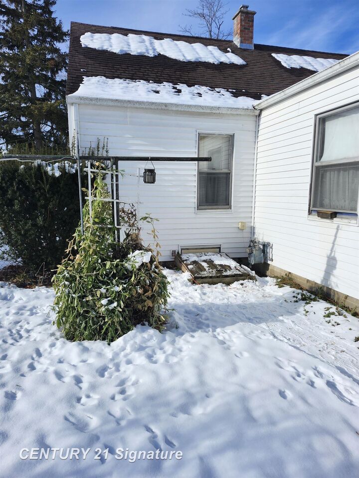 Property Photo: 1902 Zauel Street MI 48602