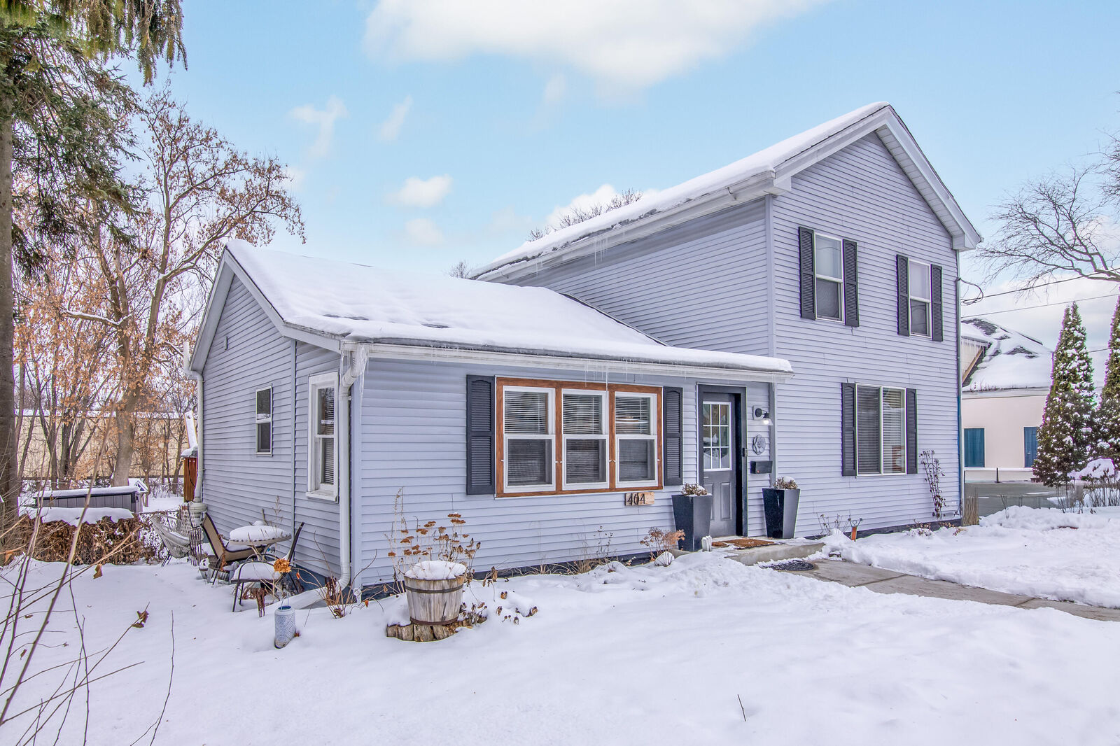 Property Photo:  404 Union St  WI 53098 