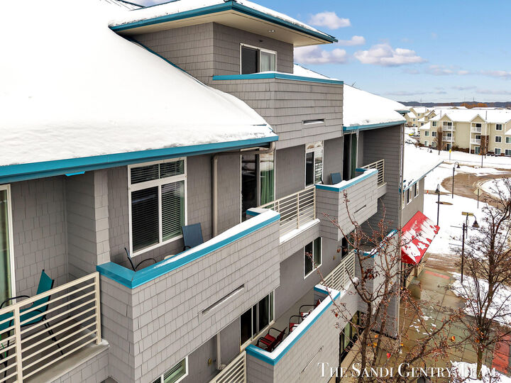 Property Photo:  529 Miller Drive  MI 49417 