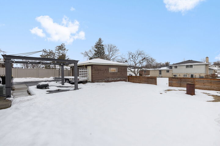 Property Photo:  543 Victoria Lane  IL 60191 