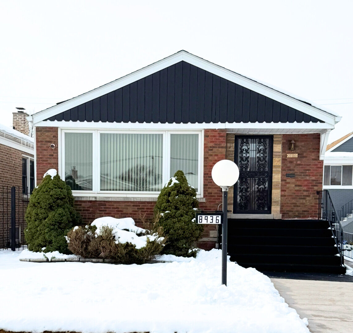 Property Photo:  8936 S Oglesby Avenue  IL 60617 