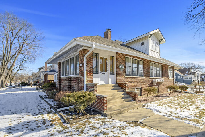 Property Photo: 260 W 15th Place IL 60411