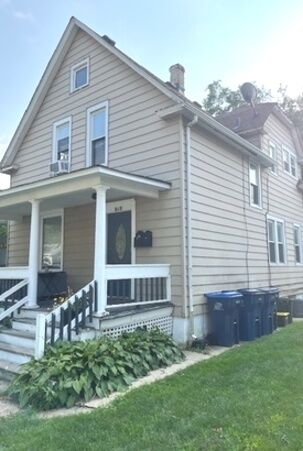 Property Photo: 918 N Ash Street IL 60085