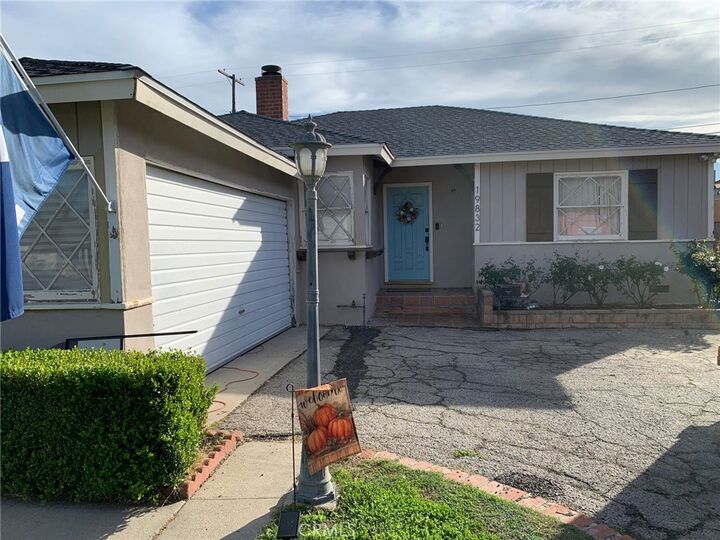 Property Photo: 19832 Schoolcraft CA 91306