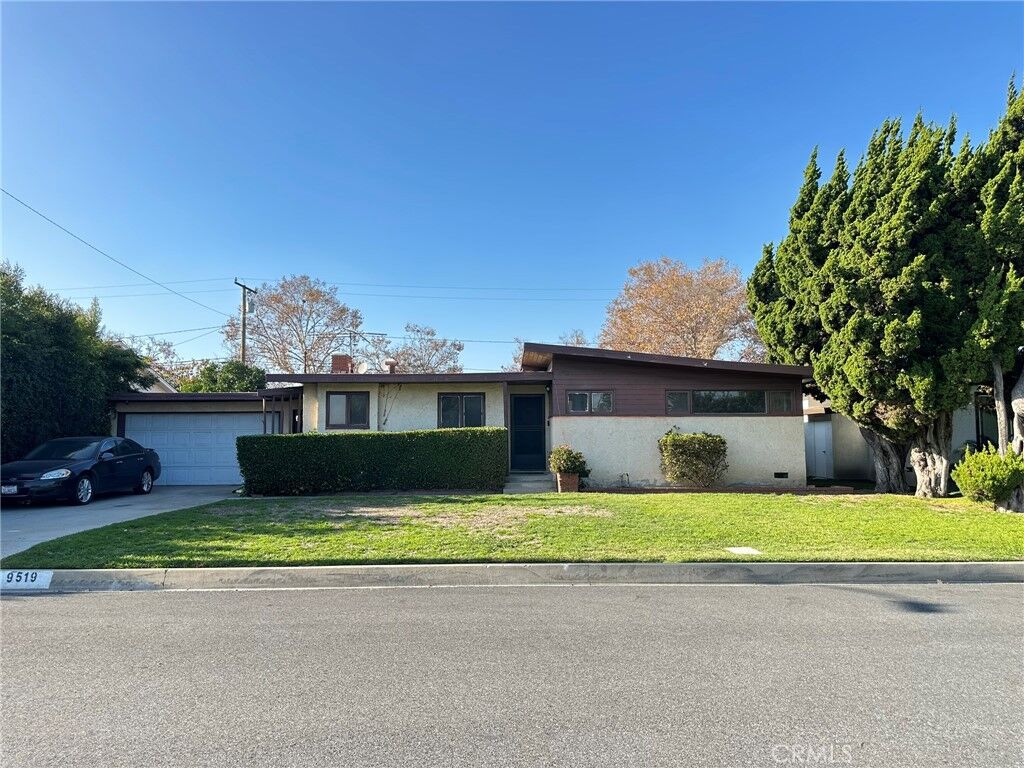 Property Photo: 9519 La Reina CA 90240