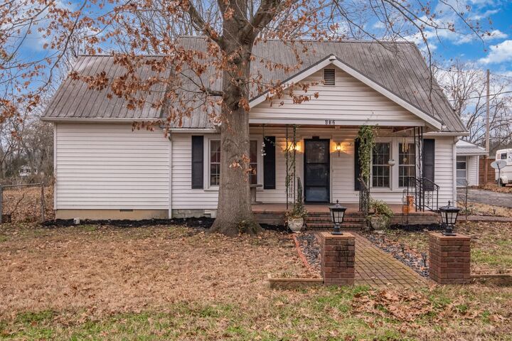 Property Photo:  112 Main St W  TN 37183 