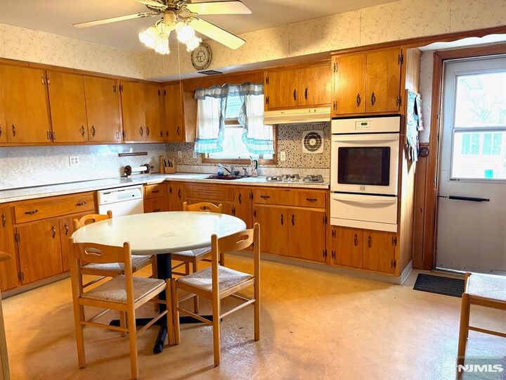 Property Photo:  401 Stuyvesant Avenue  NJ 07071 