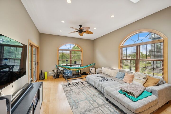 Property Photo:  3125 Inglewood Avenue S 201  MN 55416 