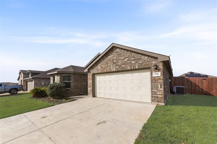 Property Photo:  711 Durango Lane  TX 76033 