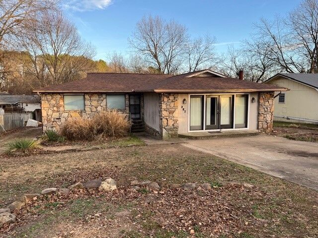 Property Photo:  307 Prestonwood Street  AR 72601 