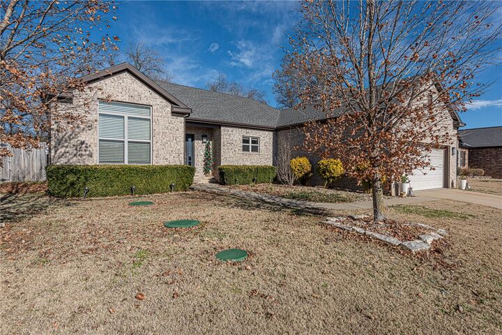 Property Photo: 1914 Quinlan Avenue AR 72745