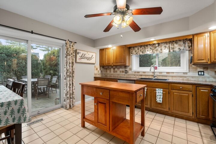 Property Photo:  7 Gentry Ln 7  MA 01569 