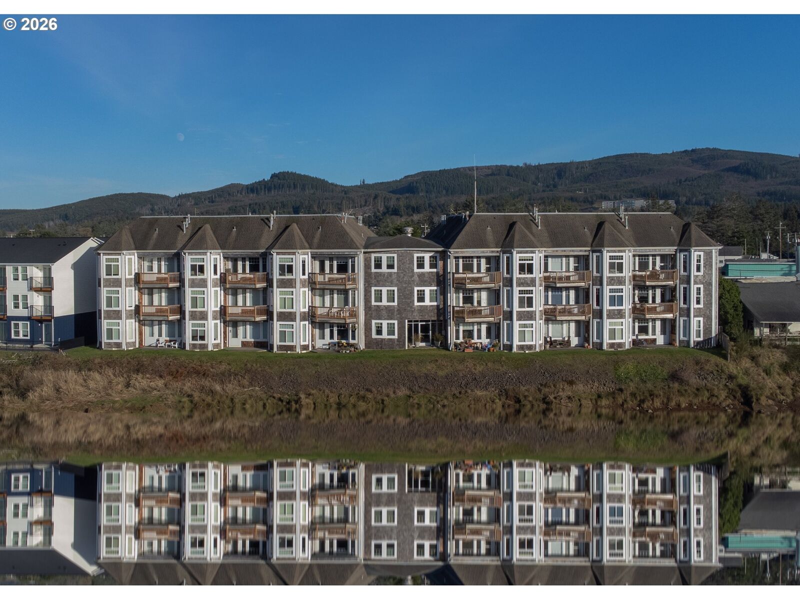 Property Photo:  1108 S Holladay Dr 14  OR 97138 