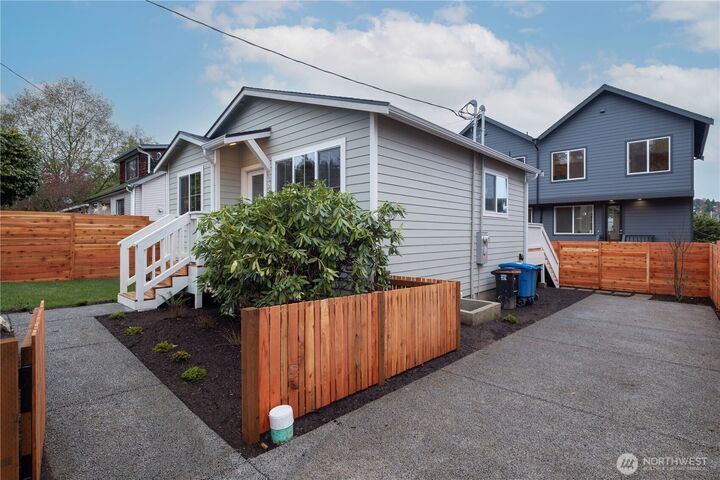 Property Photo:  2846  22nd Avenue W  WA 98199 