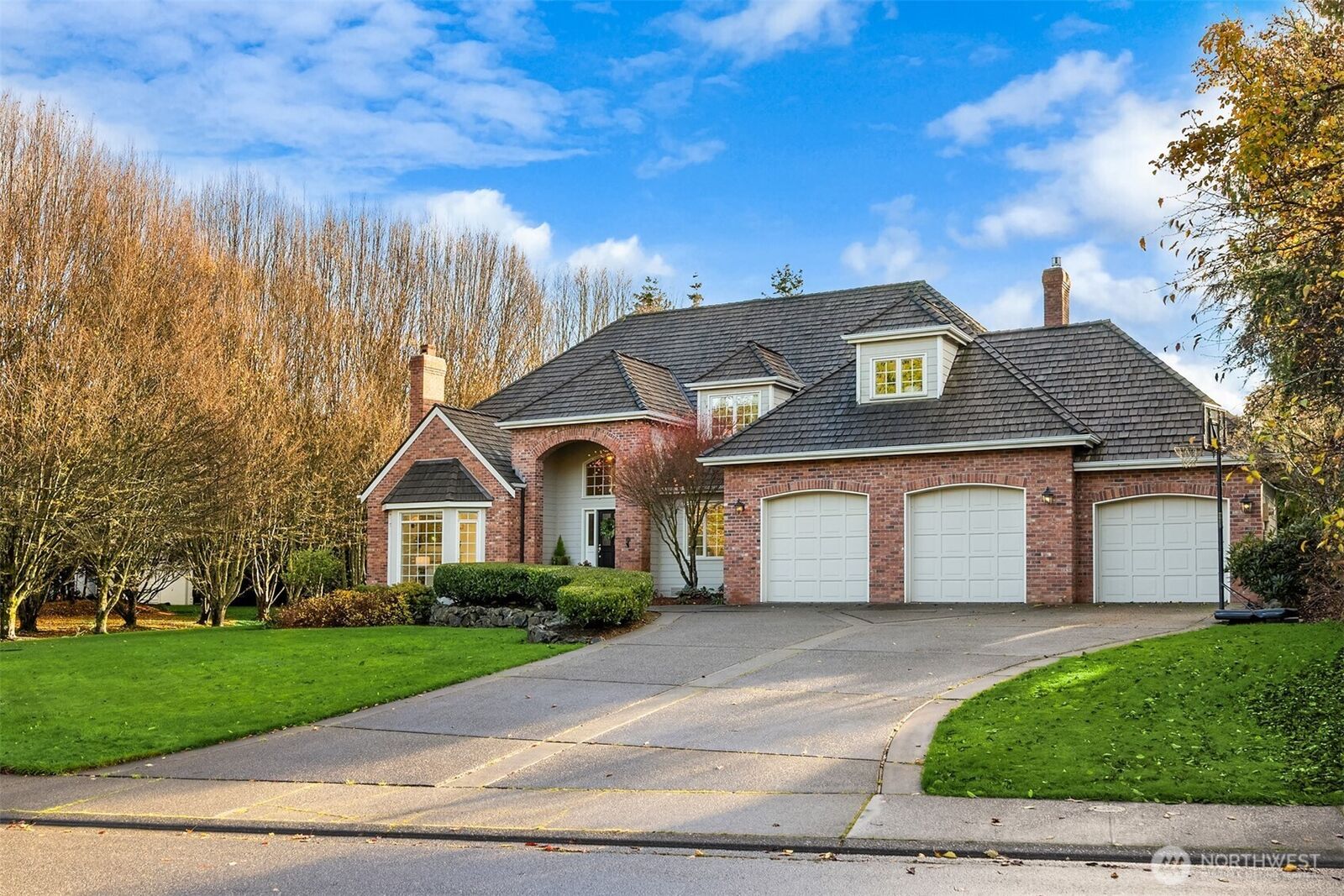 Property Photo:  1245  High School Road NE  WA 98110 