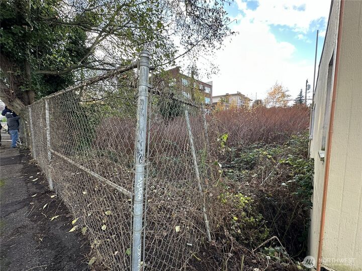 Property Photo:  3024  Grand Avenue  WA 98201 